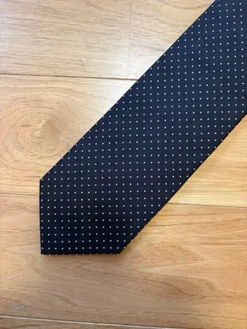 폴스미스 블랙 도트 무늬 넥타이 클리닝 완료