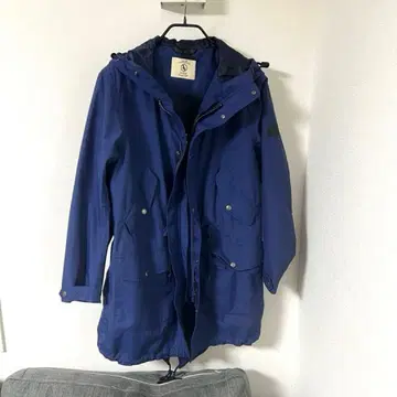 컨디션 최상 AIGLE 네이비 후드 부착 모즈 코트