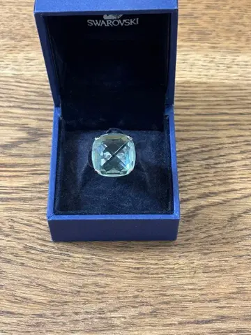 SWAROVSKI 반지 사이즈 52 연한 그린