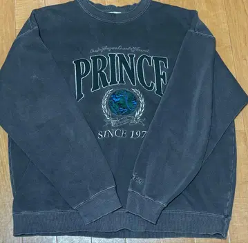 프린스 별주 로고 자수 피그먼트 가공 오버 사이즈 맨투맨