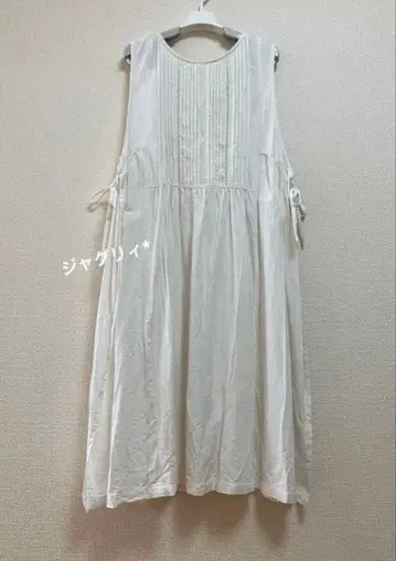 에이프런 원피스 사이드 열림 리본 화이트 레이어드