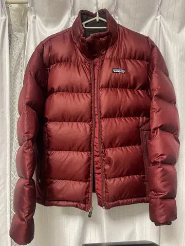 새상품급 patagonia 다운 자켓 사이즈 S 버건디