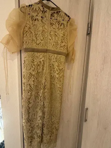 레이스 프릴 소매 점프 수트 베이지 leja