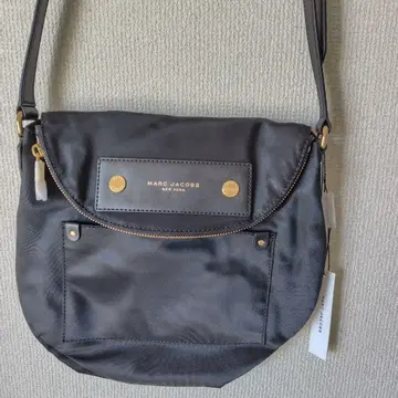 새상품 택 포함 천연 가죽 숄더백 블랙 마크제이콥스