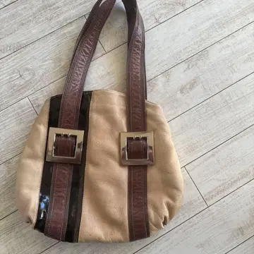 베이지 가죽 숄더백