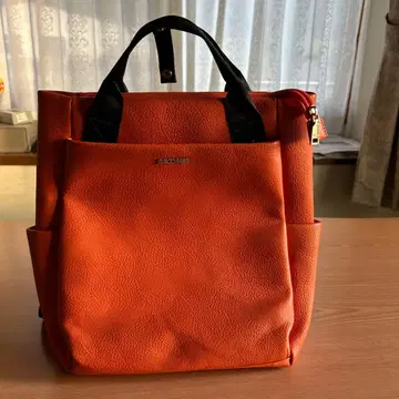 오렌지 컬러 합성 피혁 백팩