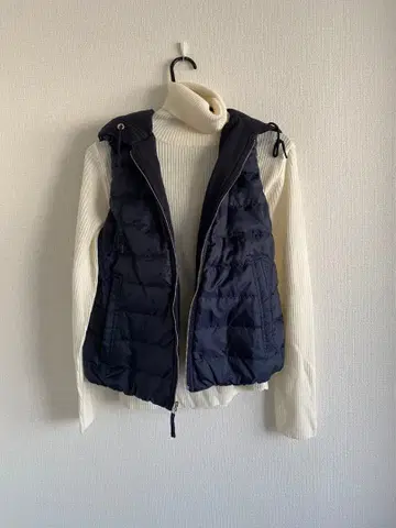 네이비 리버서블 후드 부착 다운 베스트