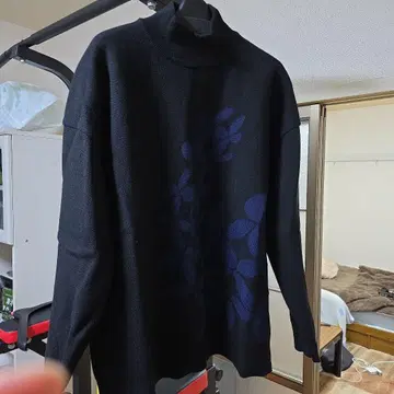 UNITEDTOKYO 랜덤 서클 모크넥 니트