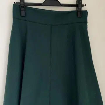 새상품 택 없음 MACPHEE 38 다크 그린 플레어 스커트 무릎 기장