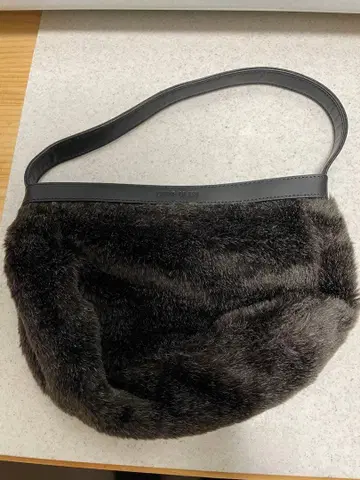 COMME CA ISM 다크 그레이 핸드백