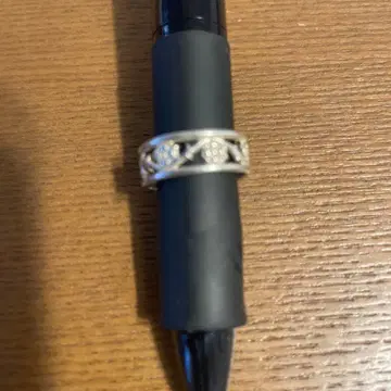 장식적인 실버 반지