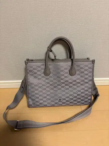 그레이 체크 무늬 토트백