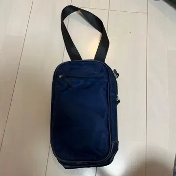 네이비 나일론 숄더백