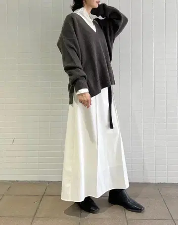 [ 새상품 ] pin tac A-line belt skirt