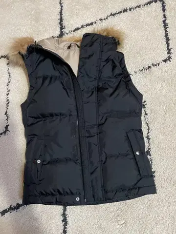 후드 부착 블랙 다운 베스트