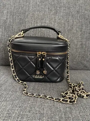 TOCCA 블랙 베니티 백 용아