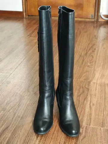 버클 달린 가죽 롱 부츠 블랙