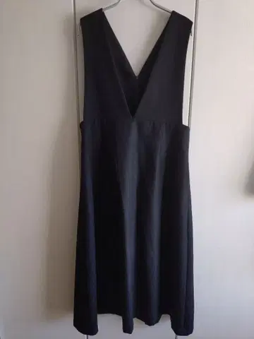 V넥 오버롤 스커트 울 소재