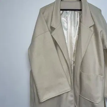아이보리 베이지 롱 코트 벨트 포함 포켓 있음