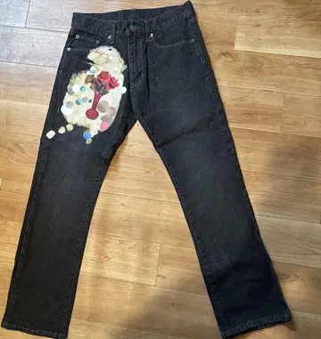 아트 프린트 포함 다크 그레이 데님 팬츠