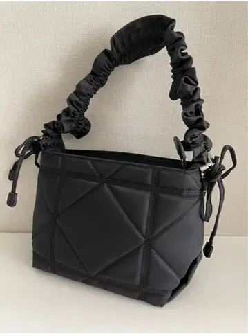 CARLYN 나일론 백