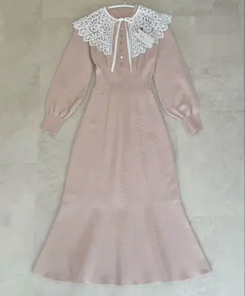 새상품급 노엘라 레이스 옷깃 머메이드 니트 원피스