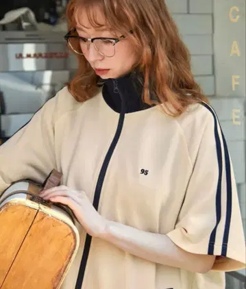 넘버링 자수 반팔 트랙 자켓