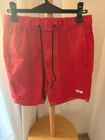 TFW49 레드 숏팬츠 S 사이즈