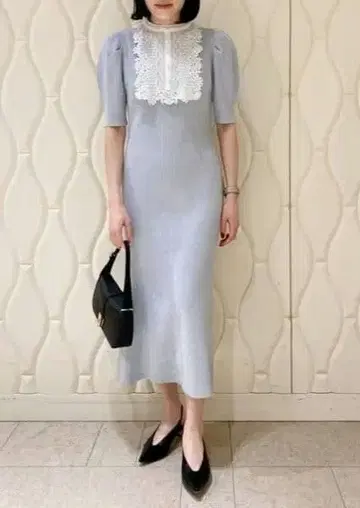 CELFORD(셀포드) 자수 비브 요크 니트 원피스