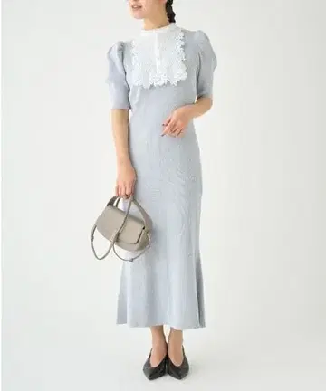 CELFORD(셀포드) 자수 비브 요크 니트 원피스