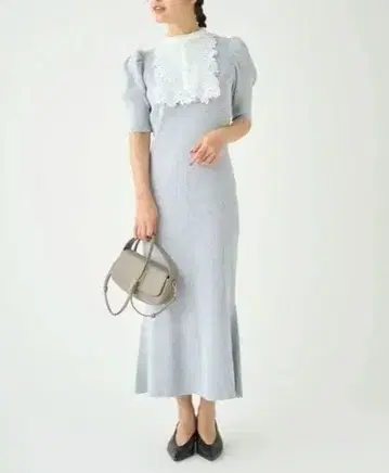 CELFORD(셀포드) 자수 비브 요크 니트 원피스