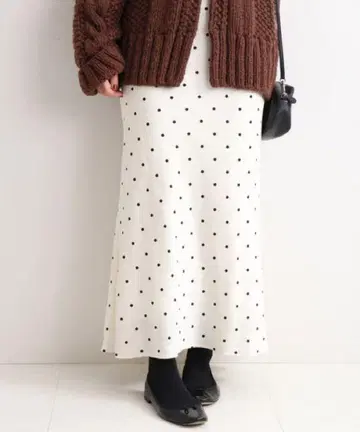 이에나 새틴 바이어스 플레어 스커트 36 사이즈