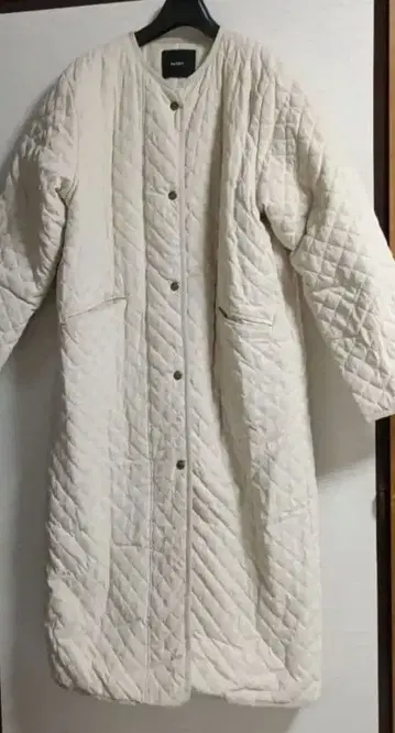 아이보리 퀼팅 자켓