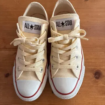 ALL STAR 크림색 로우컷 스니커즈