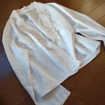 레이스 플라켓 걸이식 블라우스