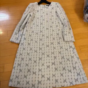 화이트 그레이 패턴 긴팔 원피스