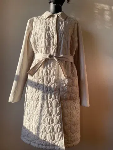 아이보리 퀼팅 코트 허리 벨트 포함