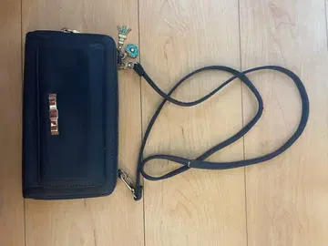 블랙 숄더백 참 포함