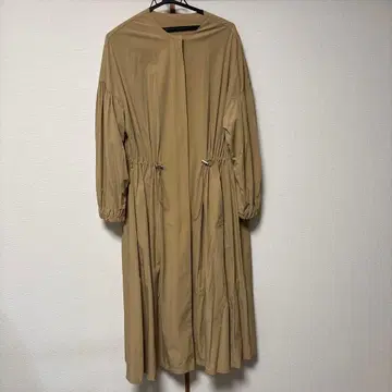 베이지 드로우 스트링 롱 코트