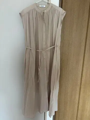 SONNYLABEL 슬리브리스 셔츠 원피스 베이지 프리 사이즈