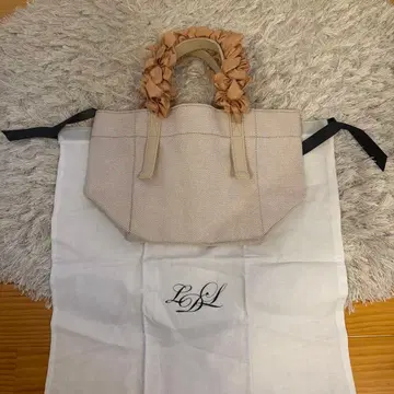 라드 로 LUDLOW 플라워 장식 베이지 핸드백