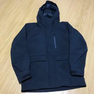 유니클로 하이브리드 다운 파카 S 사이즈 블랙