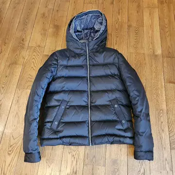 네이비 후드 부착 다운 자켓