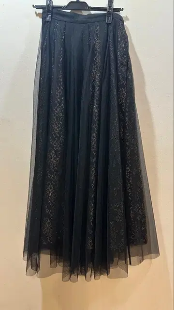 AMERI 블랙 플레어 스커트