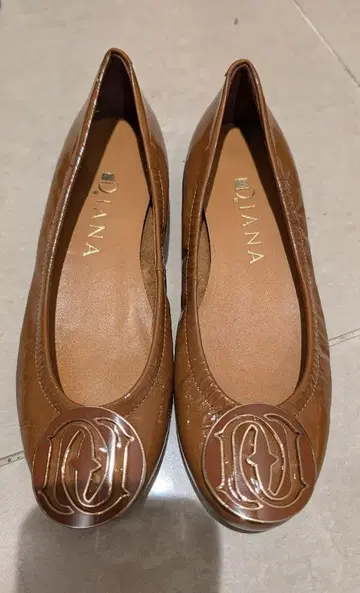 DIANA 브라운 플랫슈즈 거의 미사용