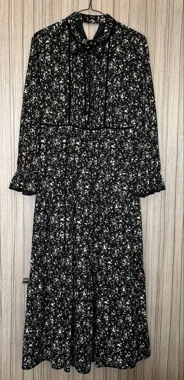 질스튜어트 꽃무늬 리본 포함 맥시 원피스