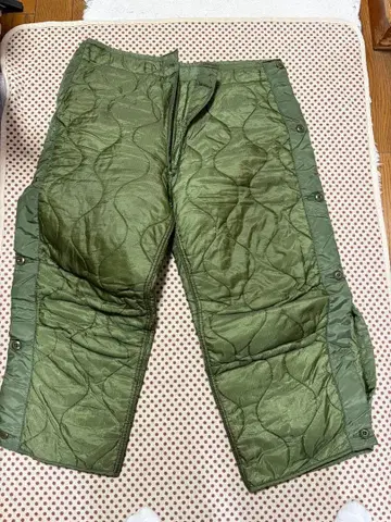새상품급 미군 퀼팅 라이너 팬츠 L 사이즈 올리브 그린 버튼 결품