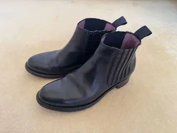 블랙 가죽 사이드 고어 부츠 23.0cm