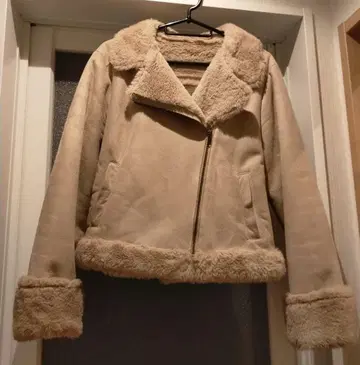 INGNI 숏 기장 자켓 인조 모피