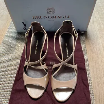 BRUNOMAGLI 베이지 하이힐 35
